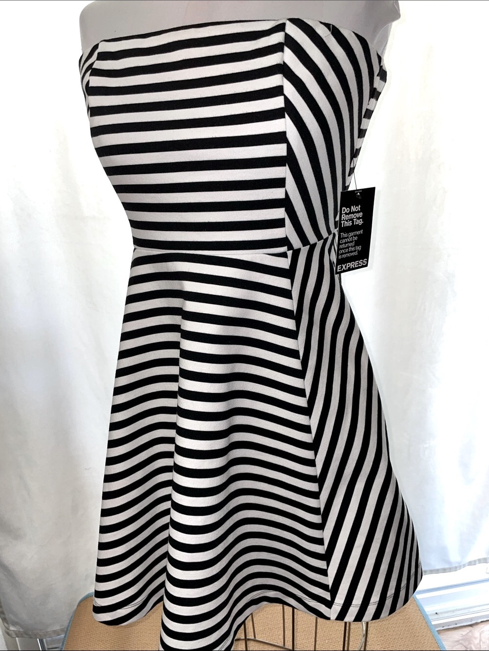 Women’s/Young Ladies NWT EXPRESS B & W Strapless Fit-and-Flare Dress Sz 4